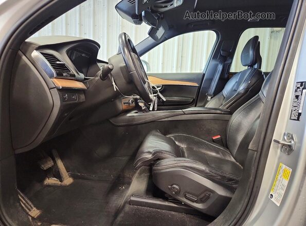 YV4A22PL1J1215051 2018 VOLVO XC90 Silver Vista interior delantera