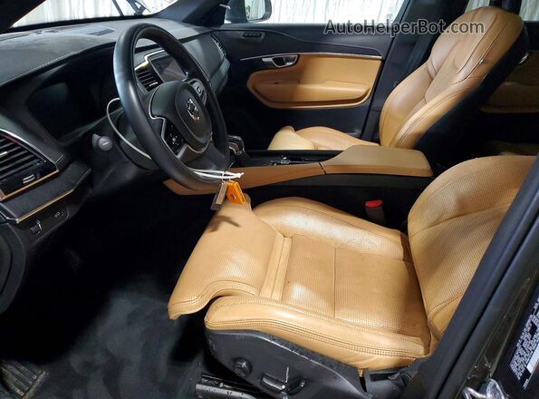 YV4A22PL1M1742771 2021 VOLVO XC90 Gray Front interior view