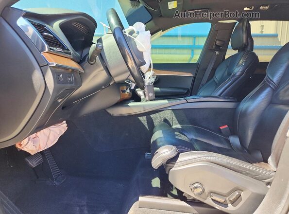 YV4A22PL2J1333156 2018 VOLVO XC90 Серебряный Вид салона спереди