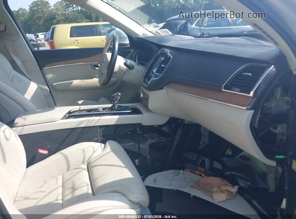 YV4A22PL3H1131212 2017 VOLVO XC90 Silver Front interior view