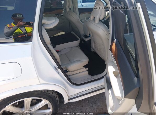 YV4A22PL3H1187618 2017 VOLVO XC90 White Vista de la etiqueta del VIN