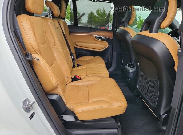 YV4A22PL4H1154336 2017 VOLVO XC90 White Widok wnętrza z tyłu