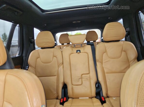 YV4A22PL4H1154336 2017 VOLVO XC90 White Widok tylnych siedzeń