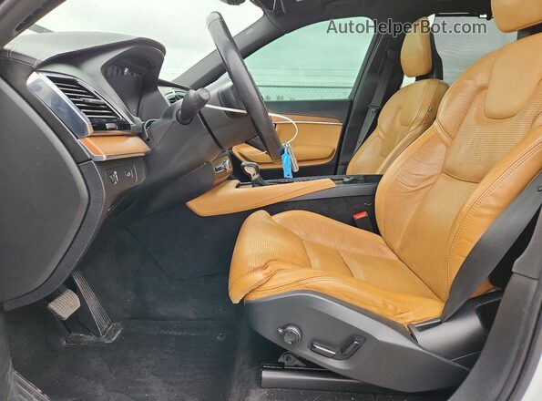 YV4A22PL4H1154336 2017 VOLVO XC90 White Widok wnętrza z przodu