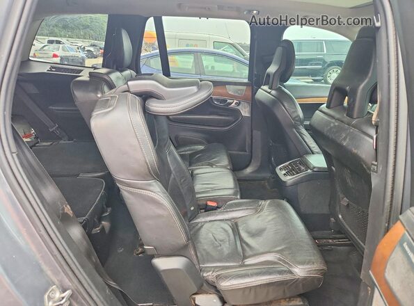 YV4A22PL5G1093559 2016 VOLVO XC90 Gray Rear interior view