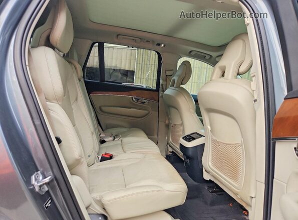 YV4A22PL6H1163572 2017 VOLVO XC90 Silver Vista interior trasera