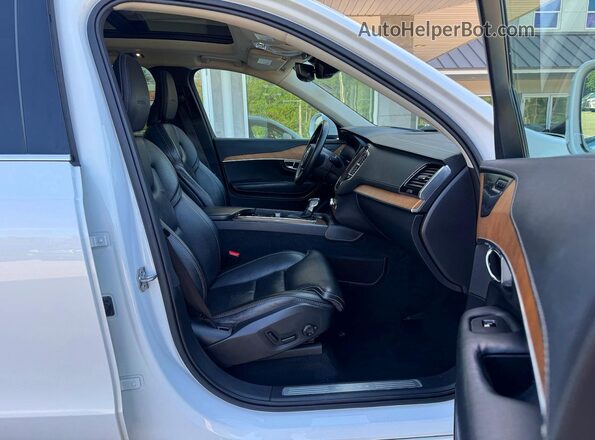 YV4A22PL6K1487077 2019 VOLVO XC90 White Դիմացի տեսք