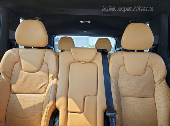 YV4A22PL7J1372034 2018 VOLVO XC90 White Rear seats view
