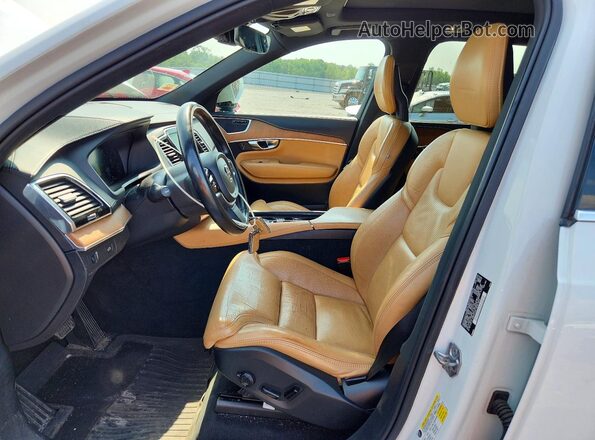 YV4A22PL7J1372034 2018 VOLVO XC90 White Front interior view
