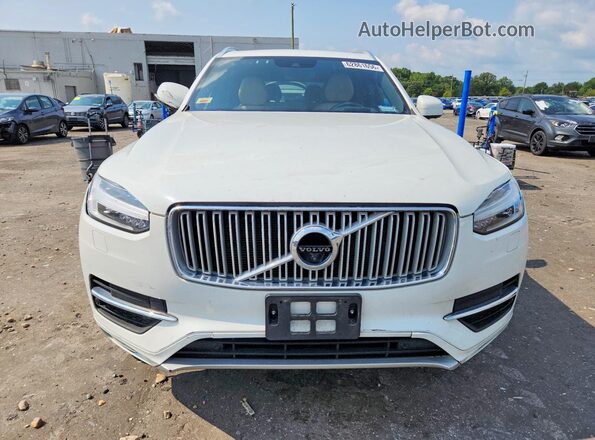 YV4A22PL7J1372034 2018 VOLVO XC90 White Front view