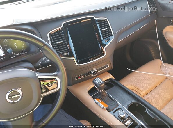 YV4A22PL7M1709371 2021 VOLVO XC90 White Vista del salpicadero