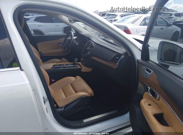 YV4A22PL9G1068227 2016 VOLVO XC90 White Front interior view