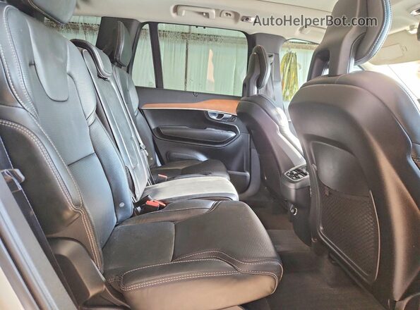YV4A22PLXJ1387837 2018 VOLVO XC90 White Rear interior view