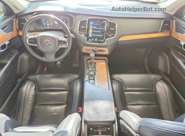 YV4A22PLXJ1387837 2018 VOLVO XC90 White Dashboard view