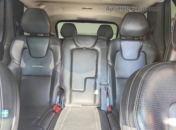 YV4A22PLXJ1387837 2018 VOLVO XC90 White Rear seats view