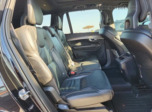 YV4A22PM0L1532959 2020 VOLVO XC90 Black Widok wnętrza z tyłu