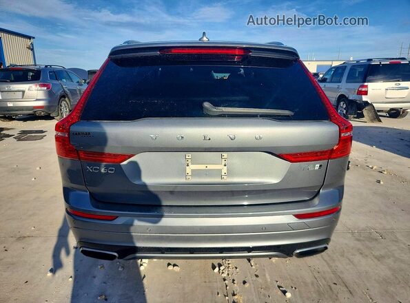 YV4A22RM6J1035375 2018 VOLVO XC60 Gray Vista trasera