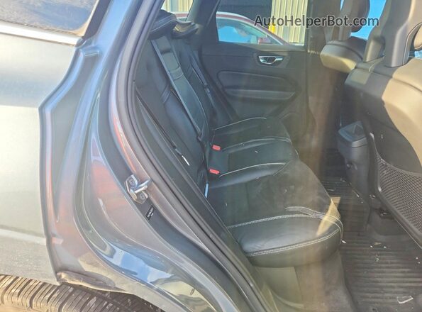 YV4A22RM6J1035375 2018 VOLVO XC60 Gray Vista interior trasera