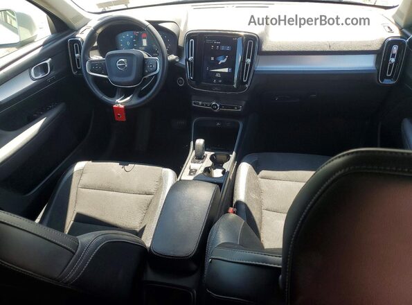 YV4AC2HK2L2226284 2020 VOLVO XC40 Белый Вид панели приборов