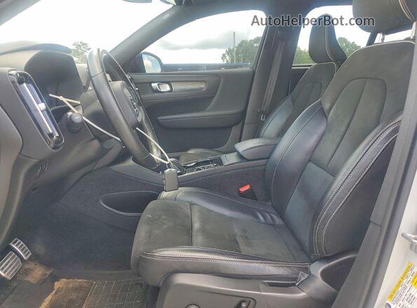 YV4AC2HM4M2566667 2021 VOLVO XC40 White Widok wnętrza z przodu