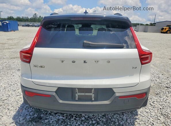 YV4AC2HM4M2566667 2021 VOLVO XC40 White Widok z tyłu