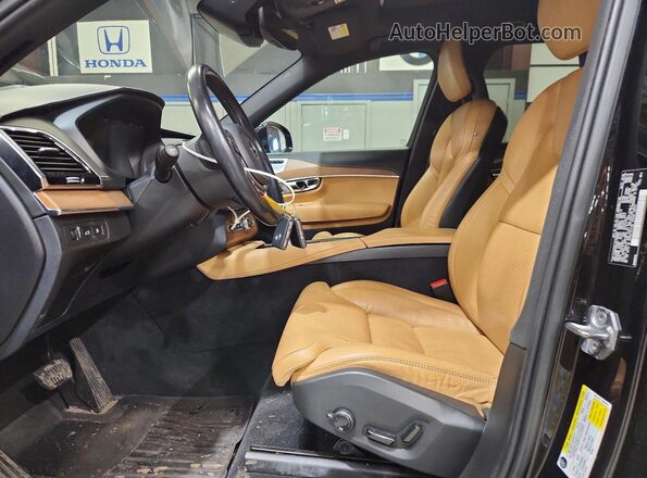 YV4BC0PL0H1120948 2017 VOLVO XC90 Black Вид салону спереду