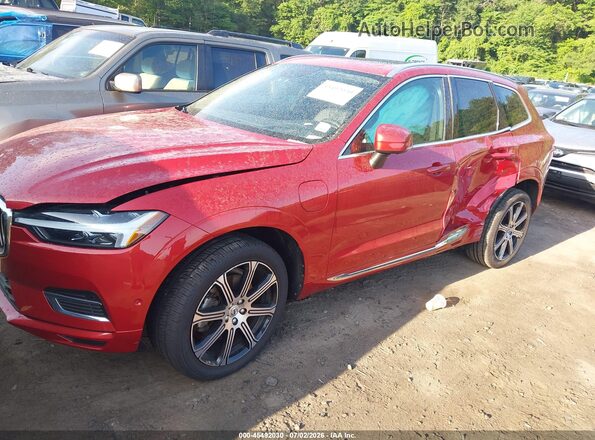 YV4BR0DL5M1864879 2021 VOLVO XC60 RECHARGE PLUG-IN HYBRID Red წინა მარცხენა ხედი სამი მეოთხედიდან