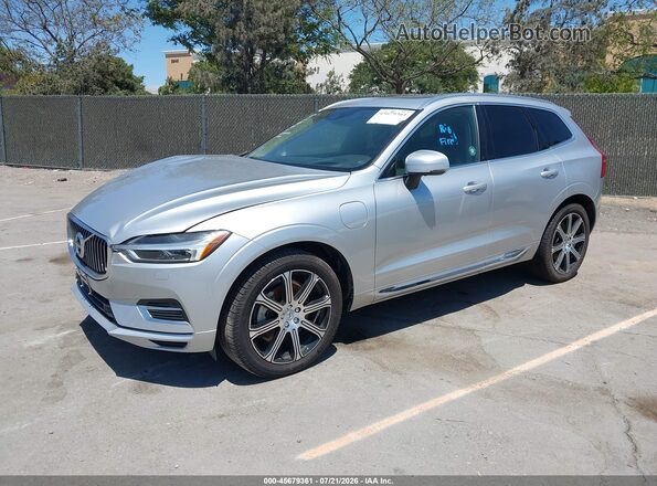 YV4BR0DL9L1526089 2020 VOLVO XC60 HYBRID Silver Vista tres cuartos delantera izquierda