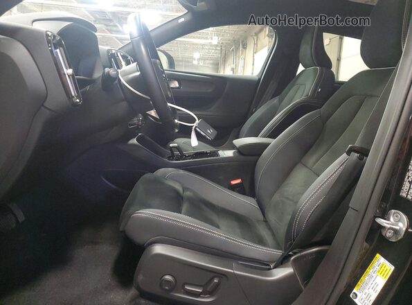 YV4ED3GM2P2060152 2023 VOLVO C40 Black Widok wnętrza z przodu
