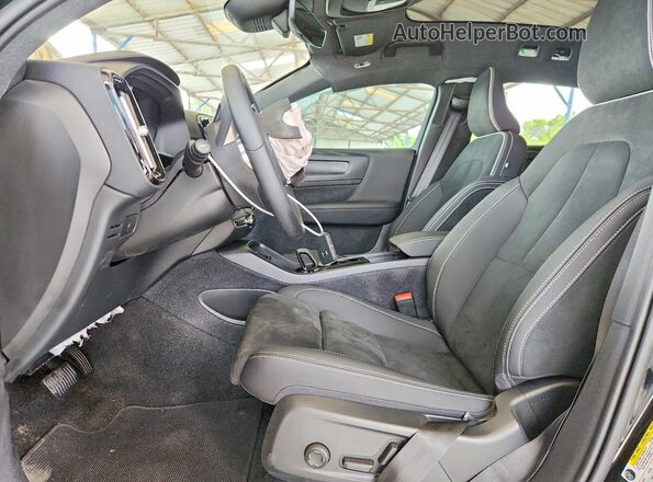 YV4ED3GM8P2033263 2023 VOLVO C40 Black Սալոնի դիմացի տեսք