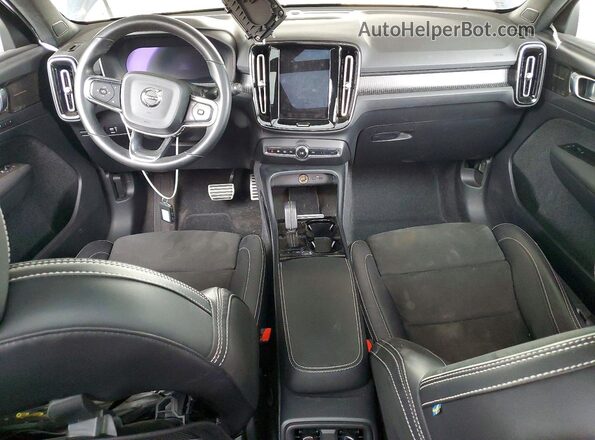 YV4ED3UB3N2692528 2022 VOLVO XC40 Blue Առջևի վահանակի տեսք