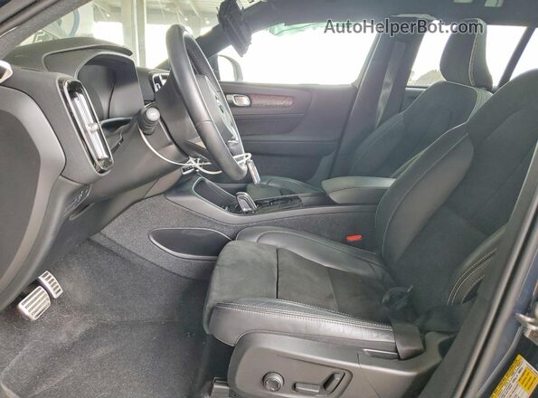 YV4ED3UB3N2692528 2022 VOLVO XC40 Blue Սալոնի դիմացի տեսք