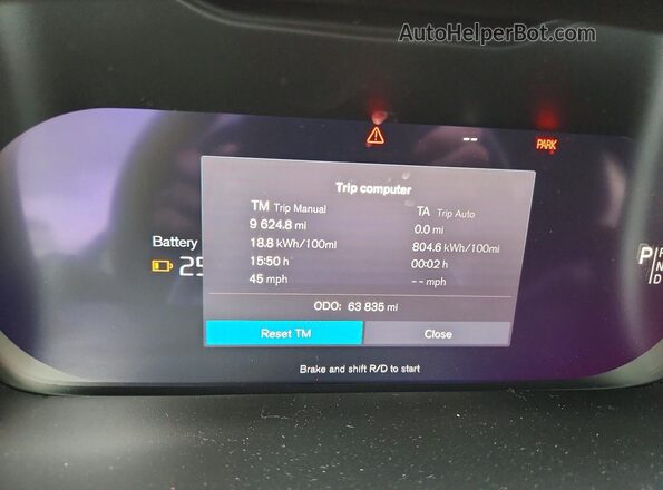 YV4ED3UB3N2769334 2022 VOLVO XC40 Green Widok zestawu wskaźników