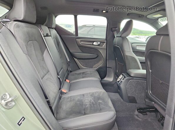 YV4ED3UB3N2769334 2022 VOLVO XC40 Green Widok wnętrza z tyłu