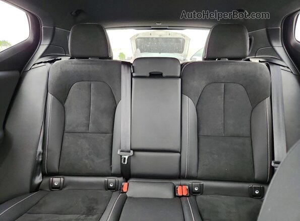 YV4ED3UB3N2769334 2022 VOLVO XC40 Green Widok tylnych siedzeń