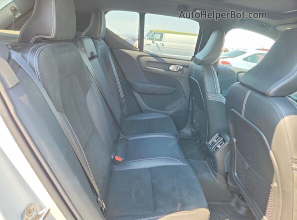 YV4ED3UB4N2692361 2022 VOLVO XC40 White უკანა სავარძლების ხედი