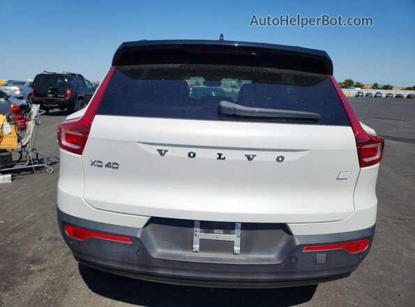 YV4ED3UB4N2692361 2022 VOLVO XC40 White უკანა ხედი
