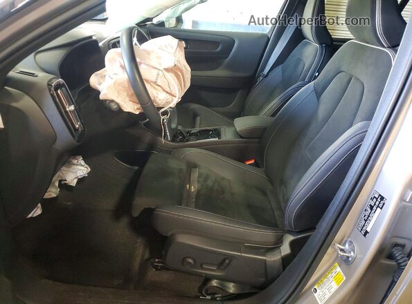 YV4ED3UL3P2102839 2023 VOLVO XC40 Бежевый Вид салона спереди
