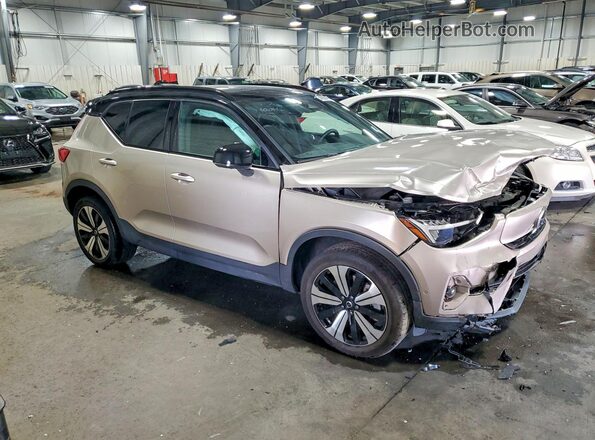 YV4ED3UL3P2102839 2023 VOLVO XC40 Бежевый Передняя правая четверть