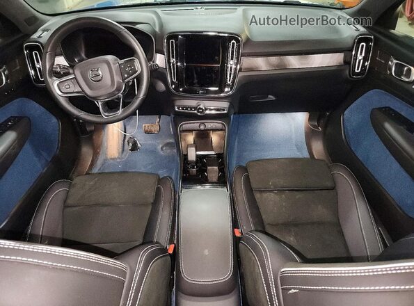 YV4ED3UM0P2990071 2023 VOLVO XC40 Blue Вид панелі приладів