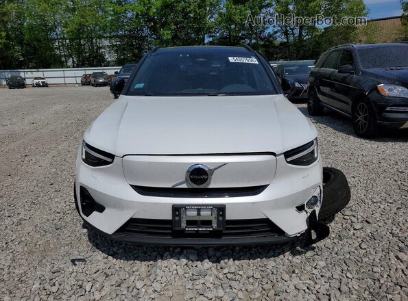 YV4ED3UM9P2094576 2023 VOLVO XC40 White Widok z przodu