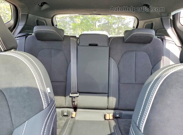 YV4ED3UM9P2094576 2023 VOLVO XC40 White Widok tylnych siedzeń