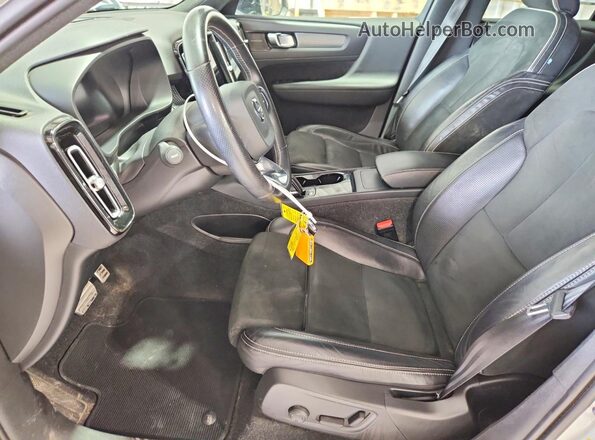 YV4ED3UR1M2558905 2021 VOLVO XC40 White წინა სალონის ხედი