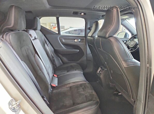 YV4ED3UR1M2558905 2021 VOLVO XC40 White უკანა სალონის ხედი