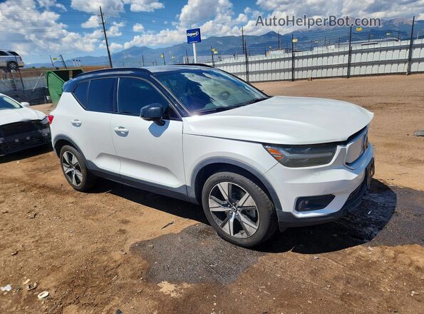 YV4ED3UR8M2574745 2021 VOLVO XC40 White Front right
