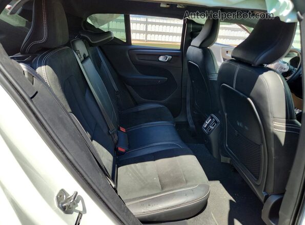 YV4ED3UR8M2574745 2021 VOLVO XC40 White Rear seats view