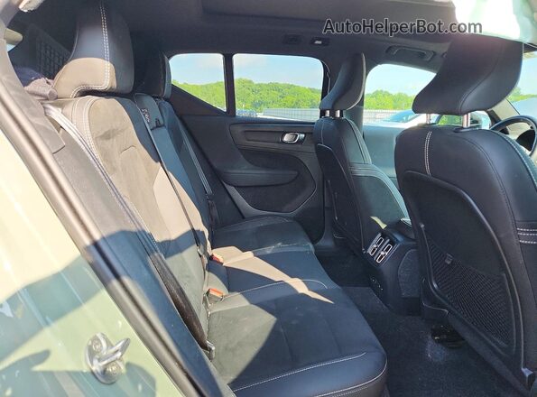 YV4ER3XM1R2292939 2024 VOLVO XC40 Green უკანა სალონის ხედი