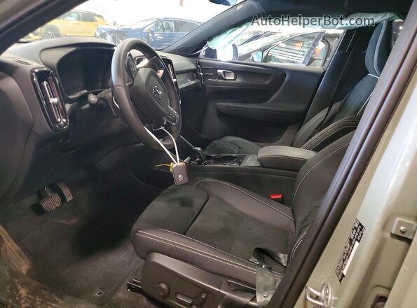 YV4ER3XM5R2248085 2024 VOLVO XC40 Green წინა სალონის ხედი