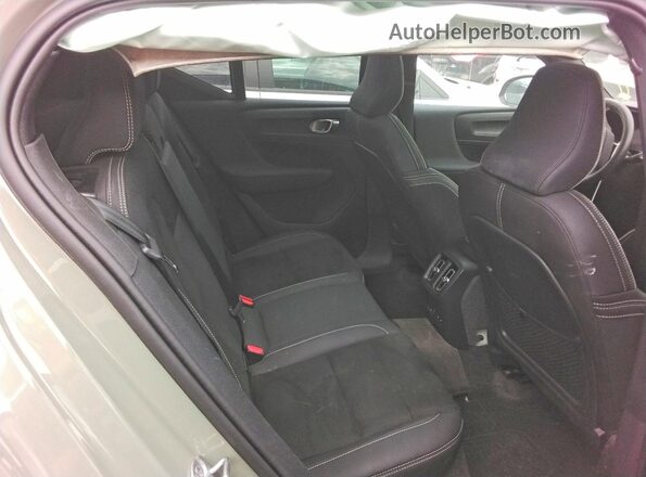 YV4ER3XM5R2248085 2024 VOLVO XC40 Green უკანა სალონის ხედი