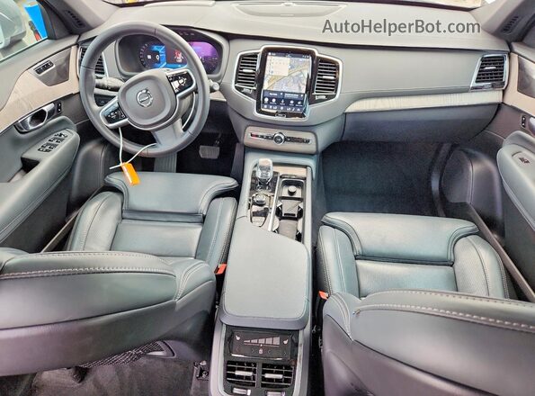 YV4H60CA3P1932216 2023 VOLVO XC90 Серебряный Вид панели приборов